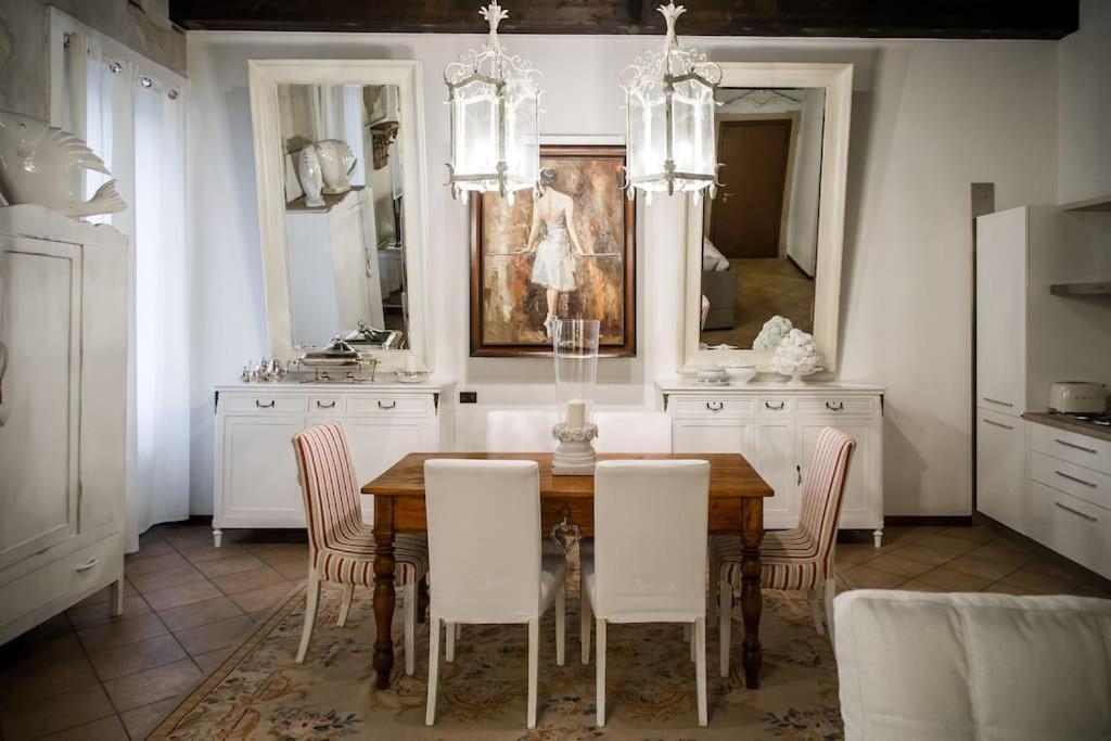Piazza Erbe Luxury Apartment Verona Bagian luar foto