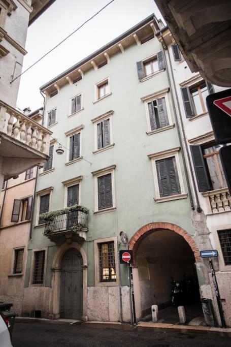 Piazza Erbe Luxury Apartment Verona Bagian luar foto