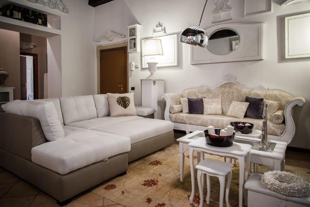 Piazza Erbe Luxury Apartment Verona Bagian luar foto