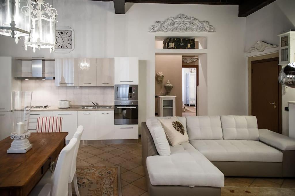 Piazza Erbe Luxury Apartment Verona Bagian luar foto